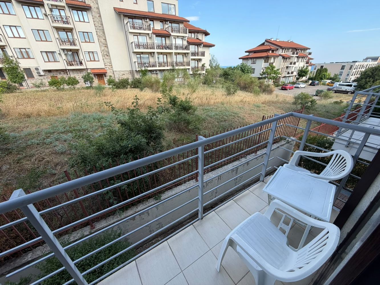 Przestronny apartament z dwiema sypialniami z widokiem na morze i góry w pięknym zamkniętym kompleksie nad morzem