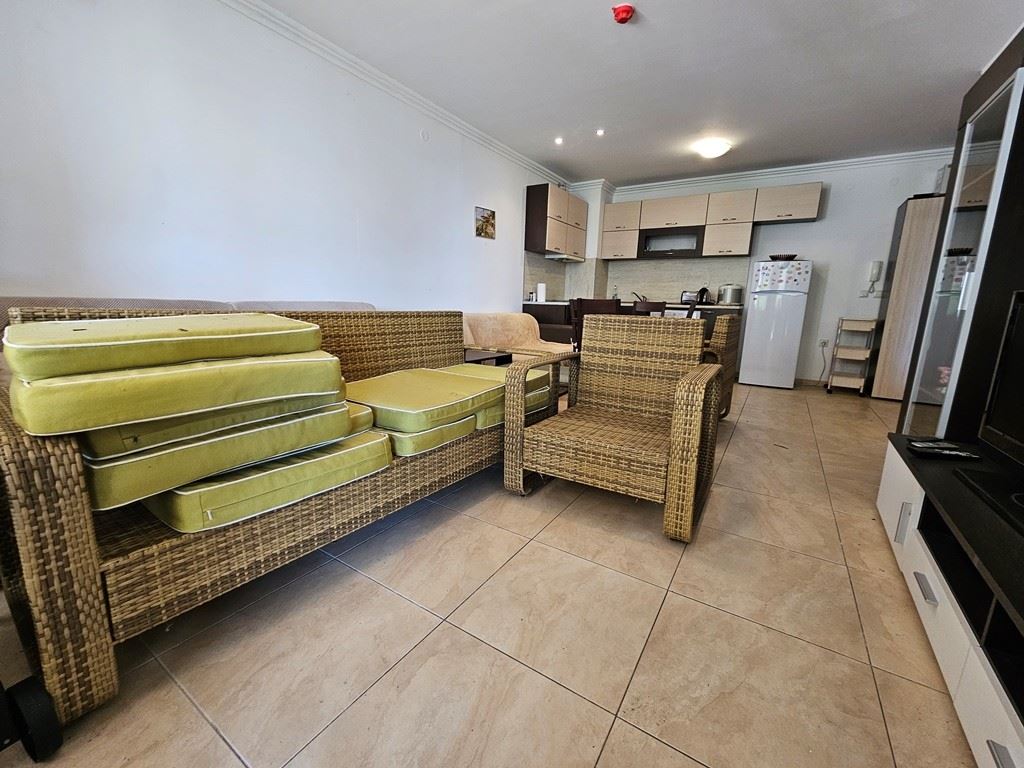 Luksus na pierwszej linii – stylowe mieszkanie z werandą, prywatnym ogrodem i widokiem na morze w Świętym Własie