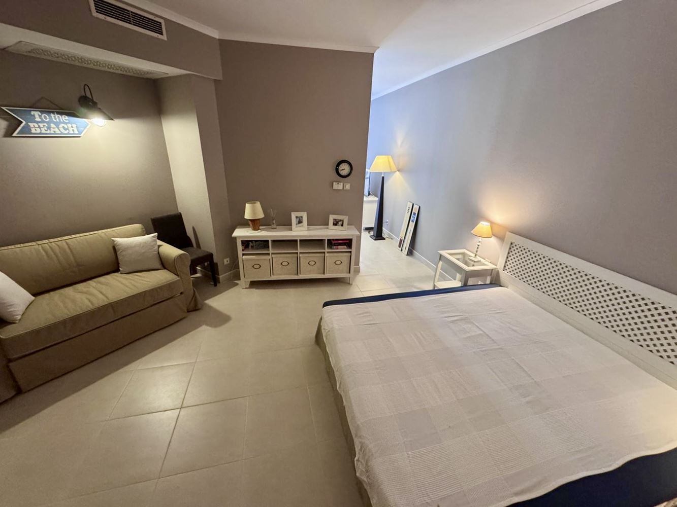  Luksusowe mieszkanie z jedną sypialnią w prestiżowym kompleksie pierwszej linii – komfort, styl i nieskończone udogodnienia