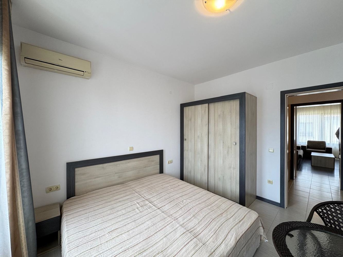 Apartament trzypokojowy z widokiem na morze i prywatną plażą w prestiżowym kompleksie w Czernomorcu