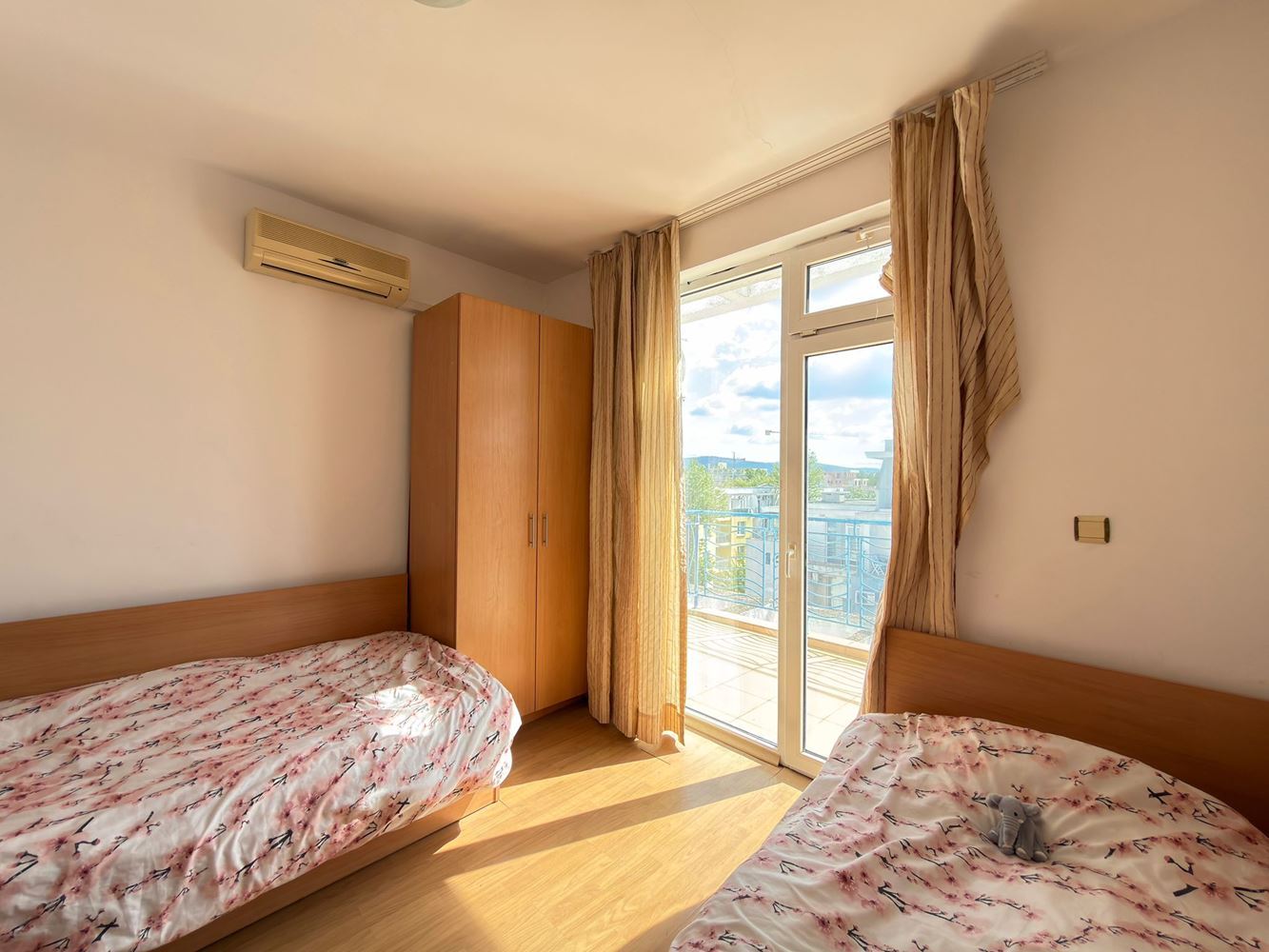 Przestronny czteropokojowy mezonet z panoramicznymi widokami – komfort i styl w sercu spokoju
