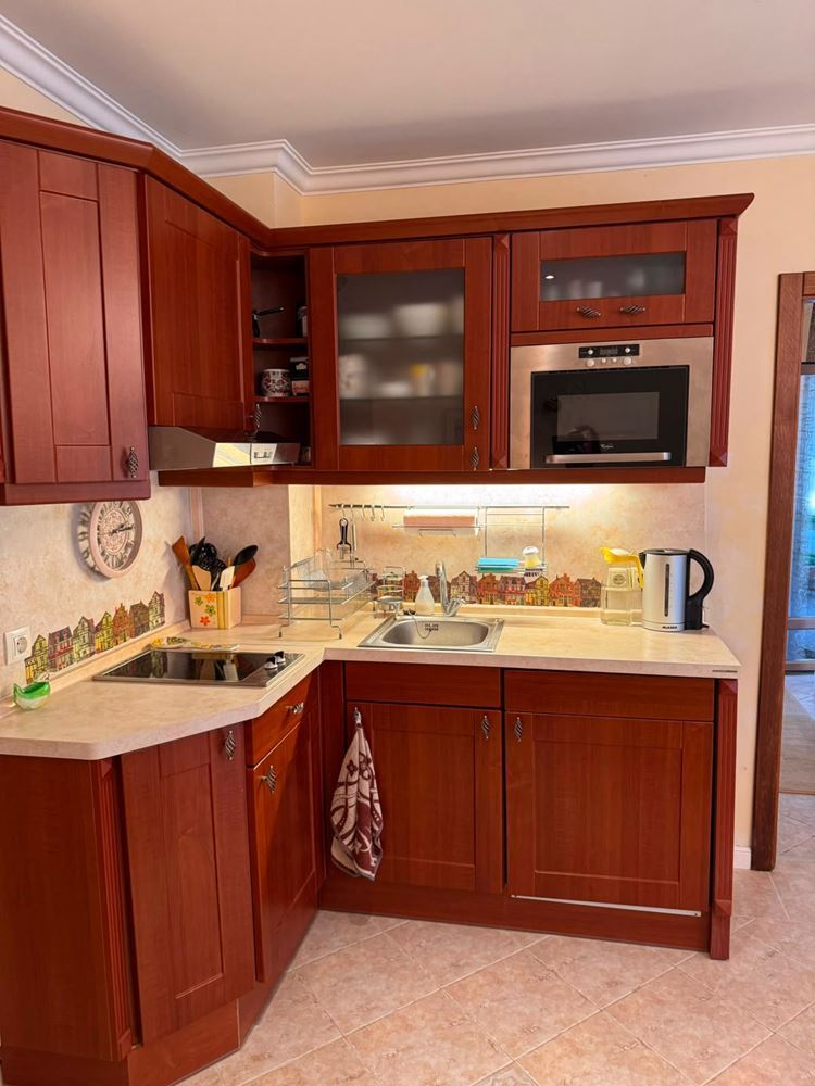 Apartament z dwiema sypialniami i widokiem na morze wśród sosen – luksus i spokój przy samej plaży w Sozopolu