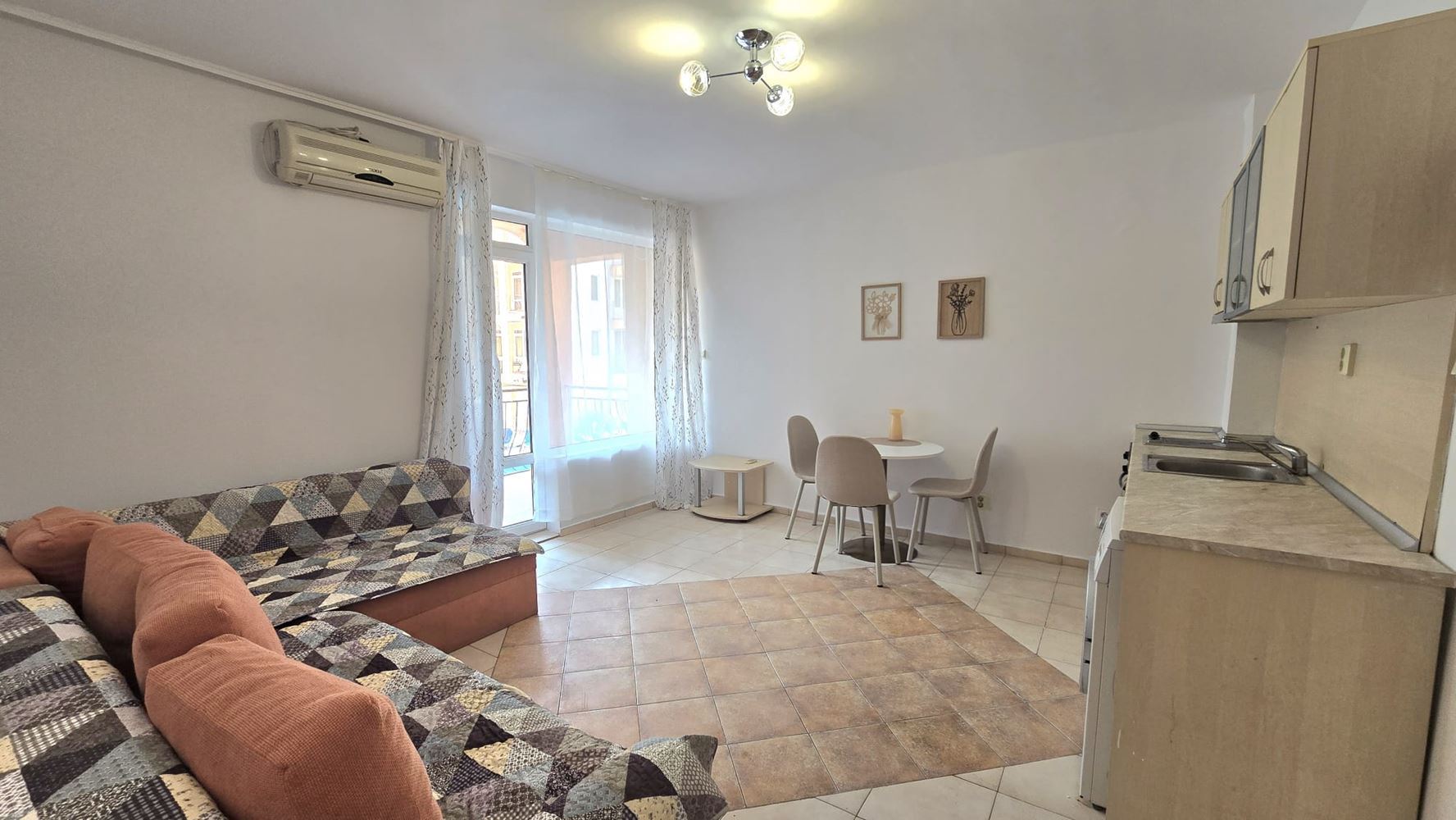 Apartament z dwiema sypialniami, ekspozycją południową i widokiem na basen w Słonecznym Brzegu