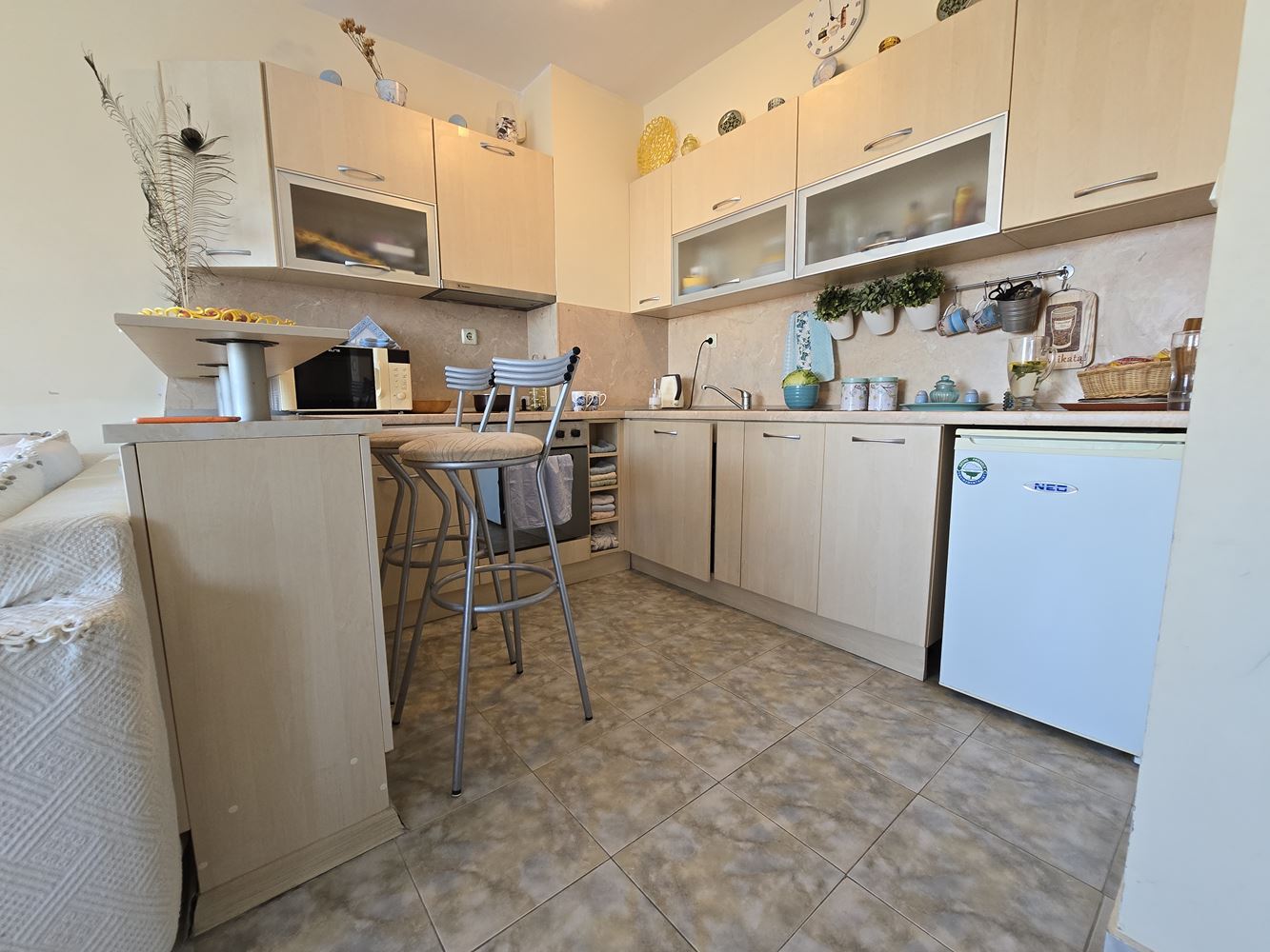 Dwupoziomowy apartament z pięknym widokiem na morze w Słonecznym Brzegu – doskonała lokalizacja zaledwie 200 metrów od plaży