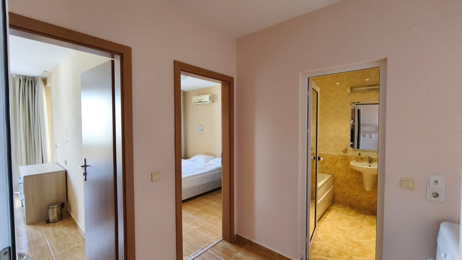 Przestronny apartament z dwiema sypialniami i widokiem na morze w Sveti Vlas, 200 metrów od plaży