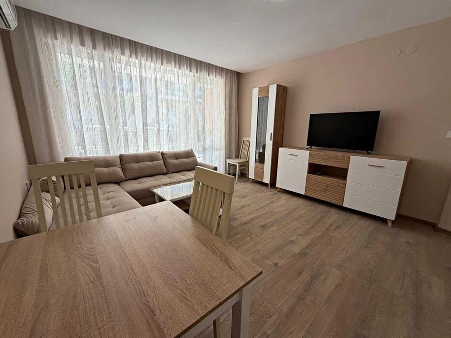 Apartament w pierwszej linii brzegowej w Elenite – generalny remont, prąd do użytku mieszkalnego i bezpośredni dostęp do plaży