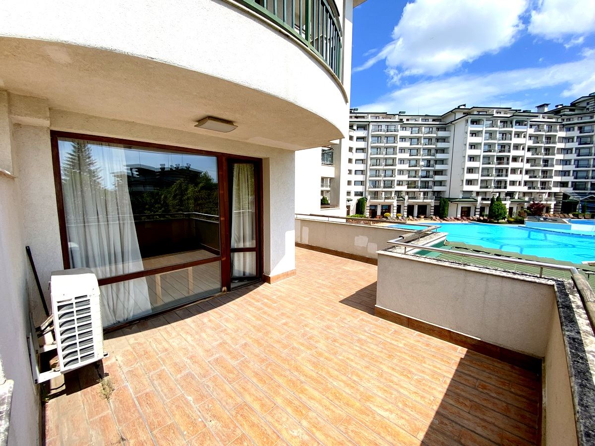 Mieszkanie dwupokojowe (z jedną sypialnią) w pierwszej linii morza w Ravda – luksus, natura i widok na basen