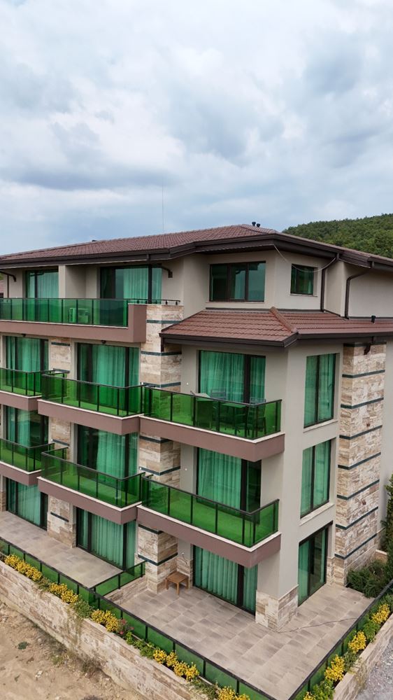 Apartament z dwiema sypialniami i panoramicznym widokiem na morze w spokojnym, zielonym kompleksie w Słonecznym Brzegu