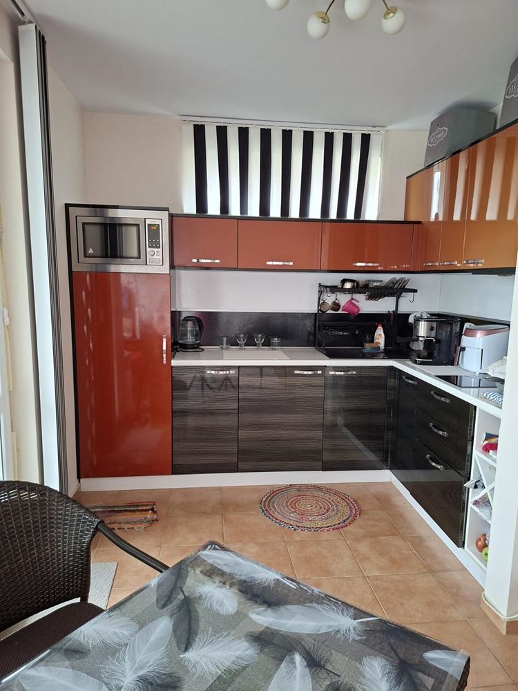 Przestronne i w pełni umeblowane studio w Pomorie – tylko 300 metrów od morza