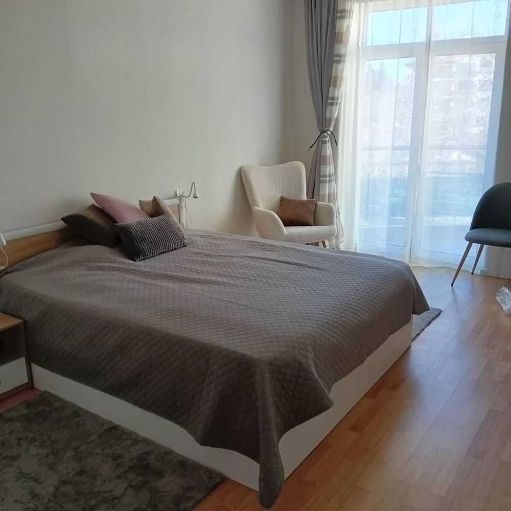 Przestronny apartament z dwiema sypialniami i panoramą morza w Rawdzie – kilka metrów od plaży, w pełni umeblowany i z doskonałym potencjałem inwestycyjnym