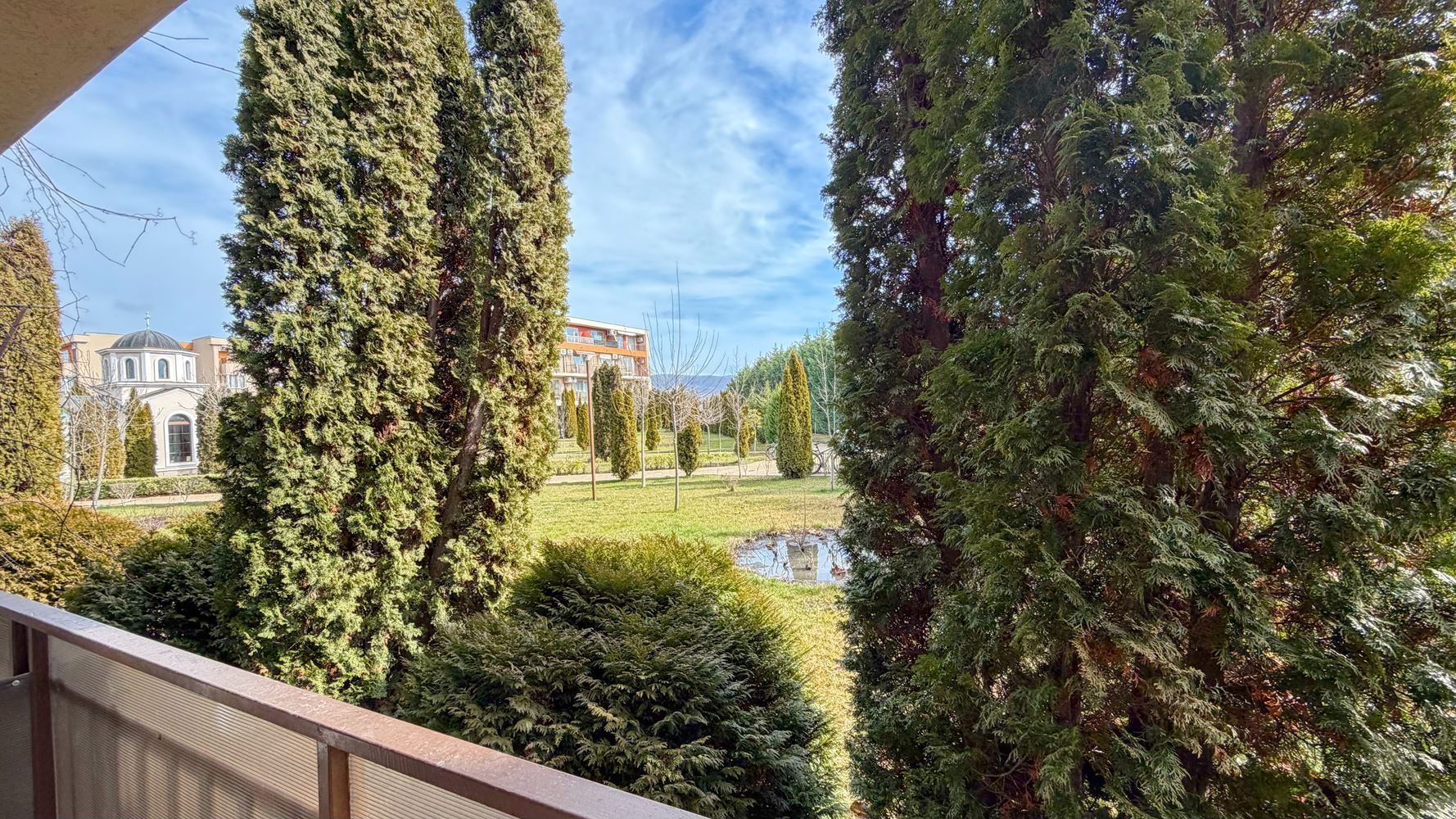 Przestronne studio z tarasem w nowoczesnym kompleksie w Słonecznym Brzegu – komfort i rozrywka w odległości krótkiego spaceru od morza