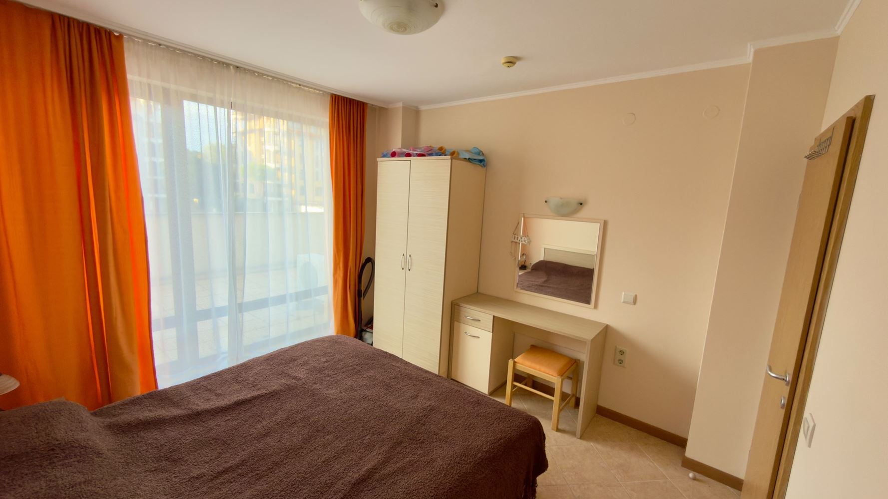 Przestronny apartament z jedną sypialnią, dużym tarasem i widokiem na basen w Słonecznym Brzegu