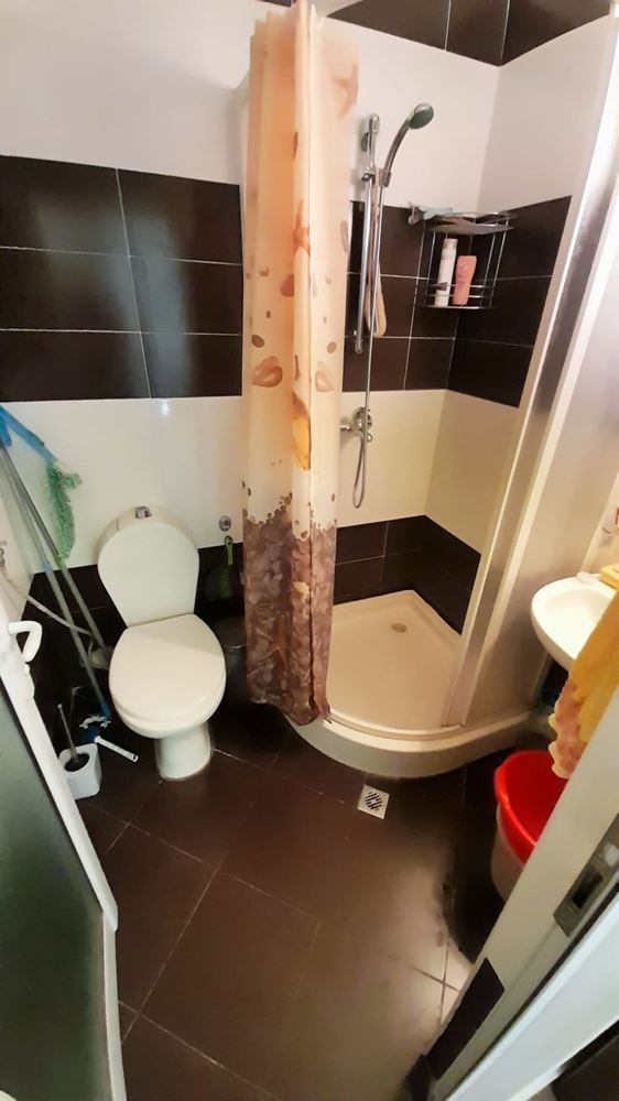 Komfortowy apartament z jedną sypialnią w całorocznym kompleksie z parkingiem w dzielnicy Sarafowo