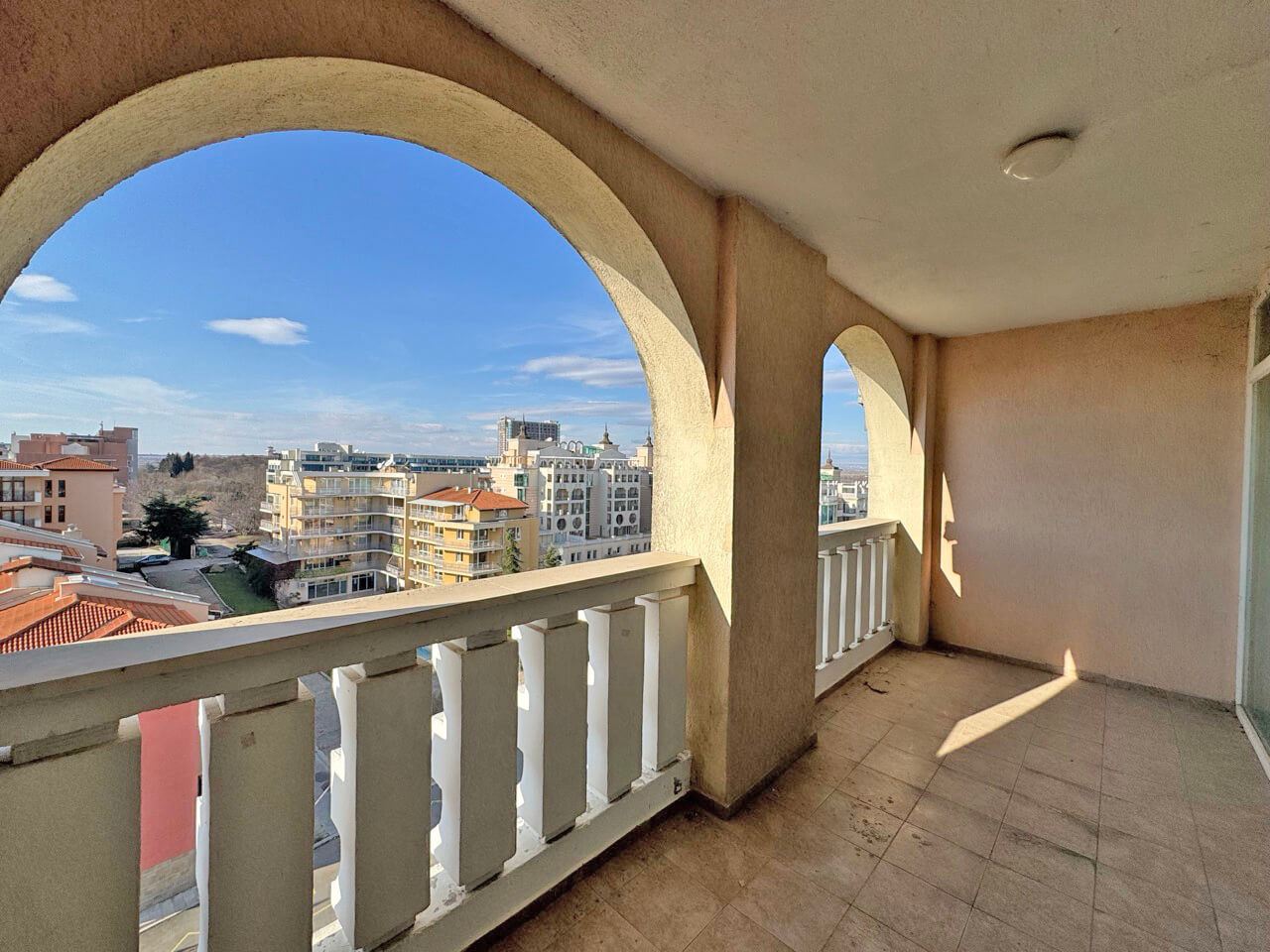 Ekskluzywny apartament z jedną sypialnią w pierwszej linii brzegowej w Pomorie – luksus, prestiż i inwestycja z natychmiastowym zwrotem