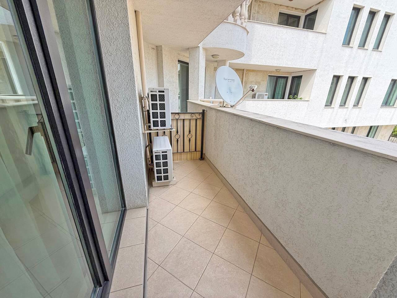 Elegancki apartament z jedną sypialnią w Świętym Własie – komfort, spokój i śródziemnomorski styl blisko morza