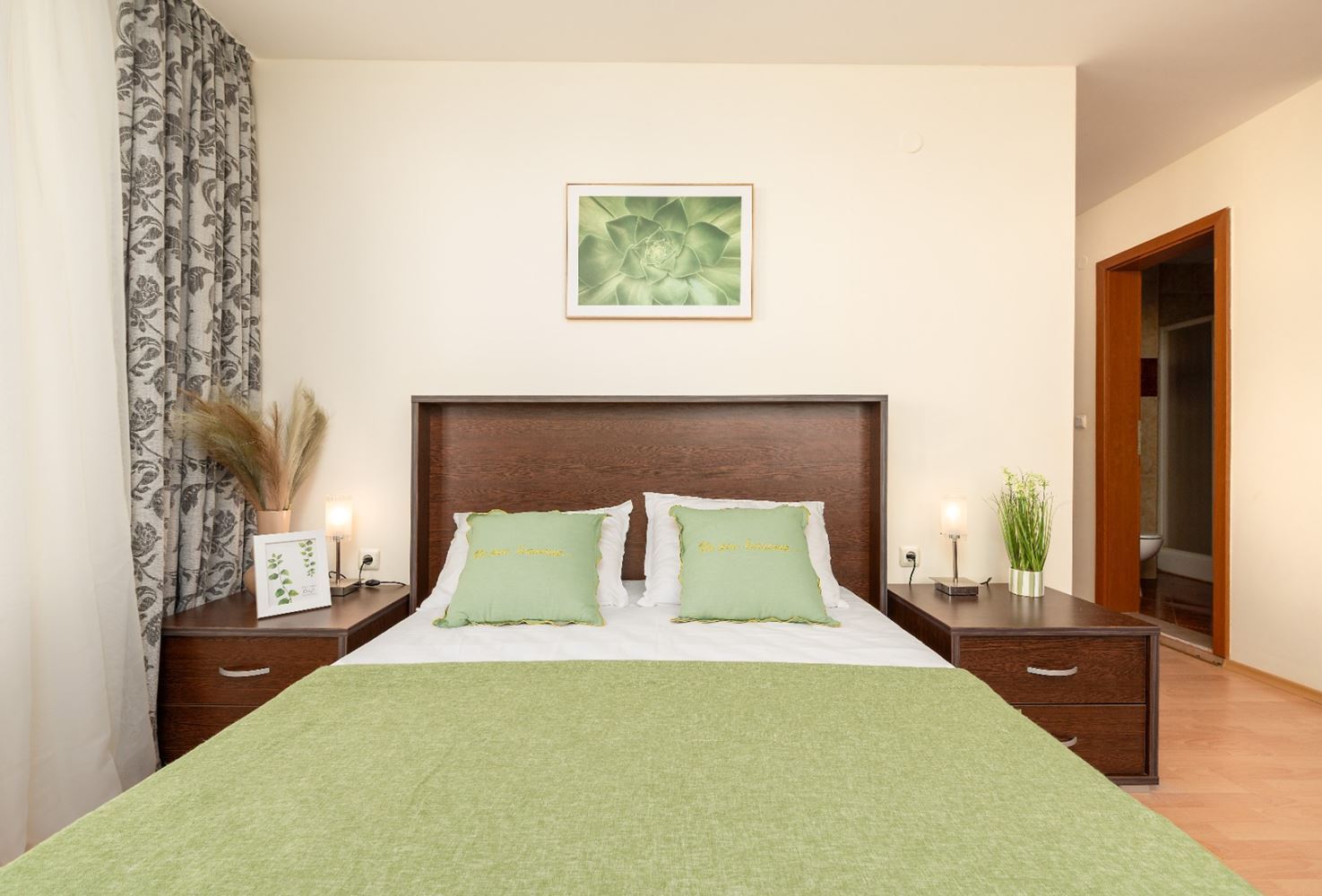 Stylowy apartament z dwiema sypialniami w pierwszej linii z bezpośrednim widokiem na morze w Świętym Własie – przestrzeń, luksus i pełne udogodnienia