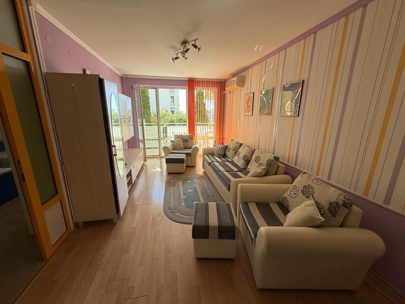 Apartament z jedną sypialnią, przestronnym tarasem i widokiem na morze w Sveti Vlas – 300 metrów od plaży