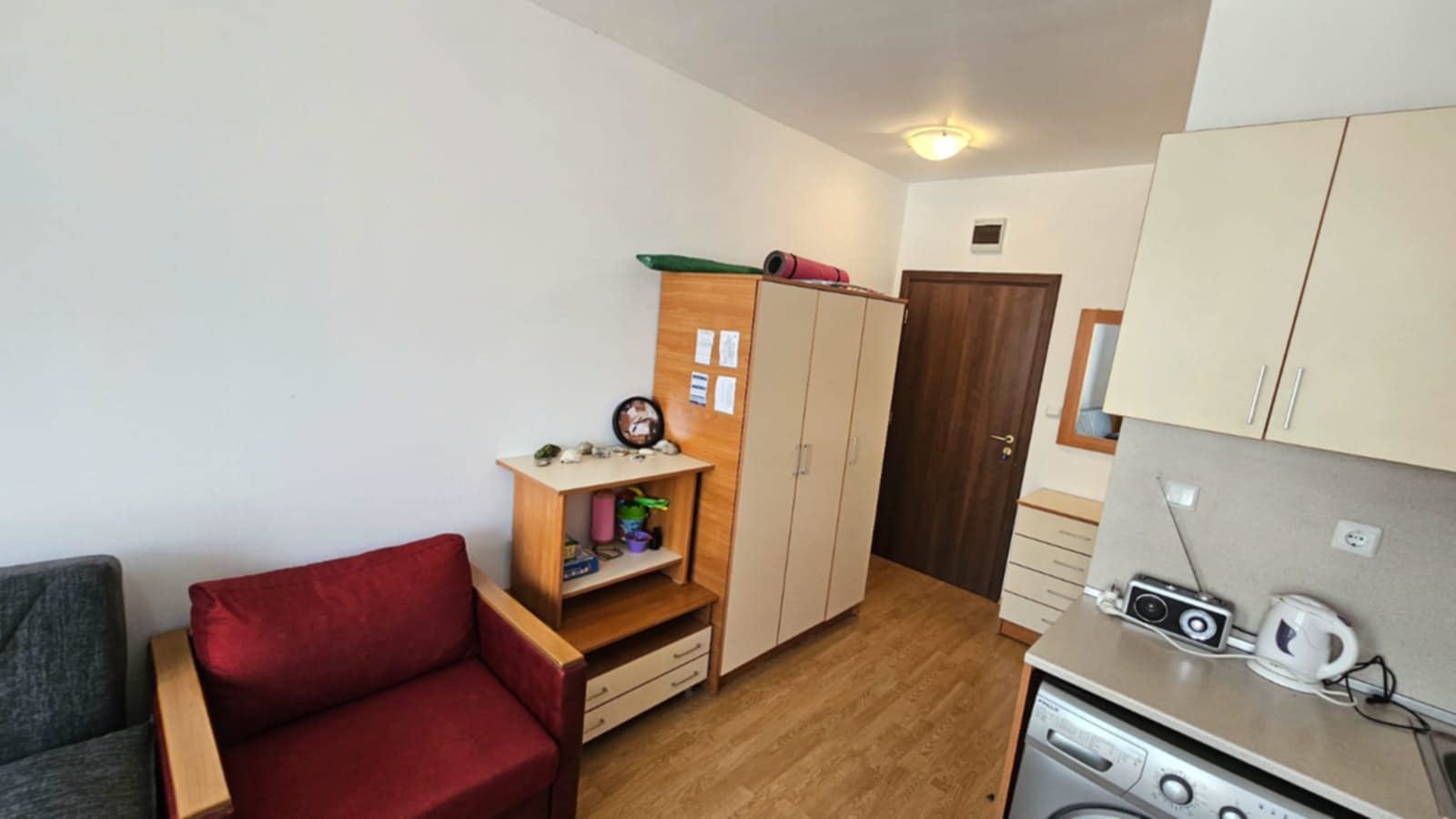 Kompaktowe studio w rejonie Słonecznego Brzegu – doskonała infrastruktura, prąd bytowy i świetna inwestycja