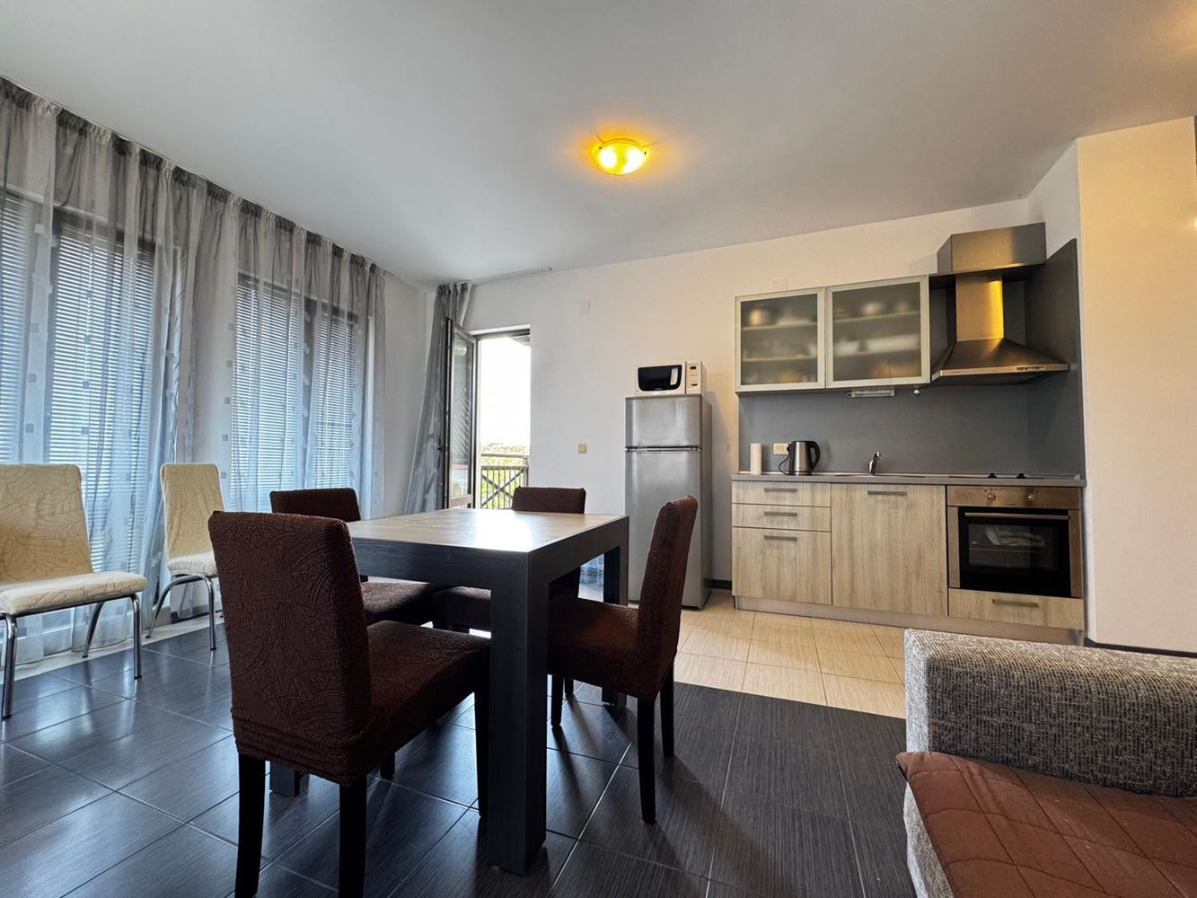 Apartament z widokiem na morze w Czernomorcu – komfort, luksusowy kompleks i idealna atmosfera wakacyjna