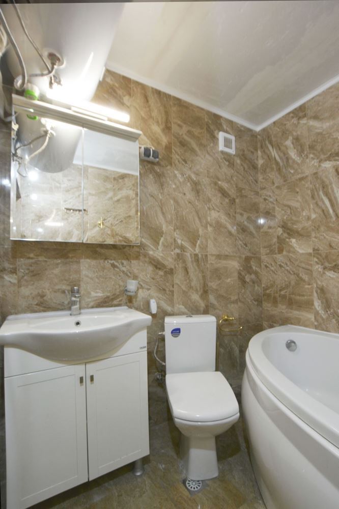 Luksusowy apartament trzypokojowy z widokiem na morze na pierwszej linii w Rawdzie – 114 m², dwa tarasy i pełen komfort