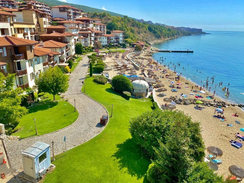 Apartament z jedną sypialnią na pierwszej linii w kompleksie premium w Sveti Vlas