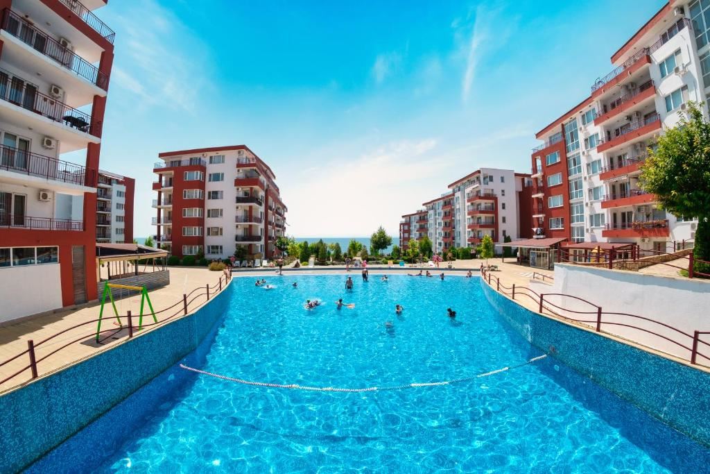 Apartament z dwiema sypialniami w luksusowym kompleksie na pierwszej linii w Świętym Własie