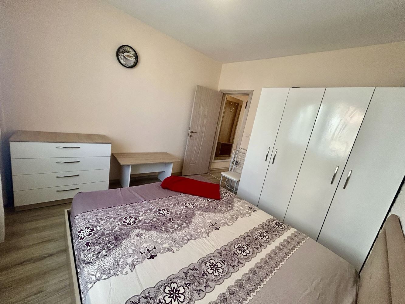 Komfortowy apartament z jedną sypialnią z bezpośrednim wyjściem do basenu w Nesebyrze – wyjątkowo wygodna oferta
