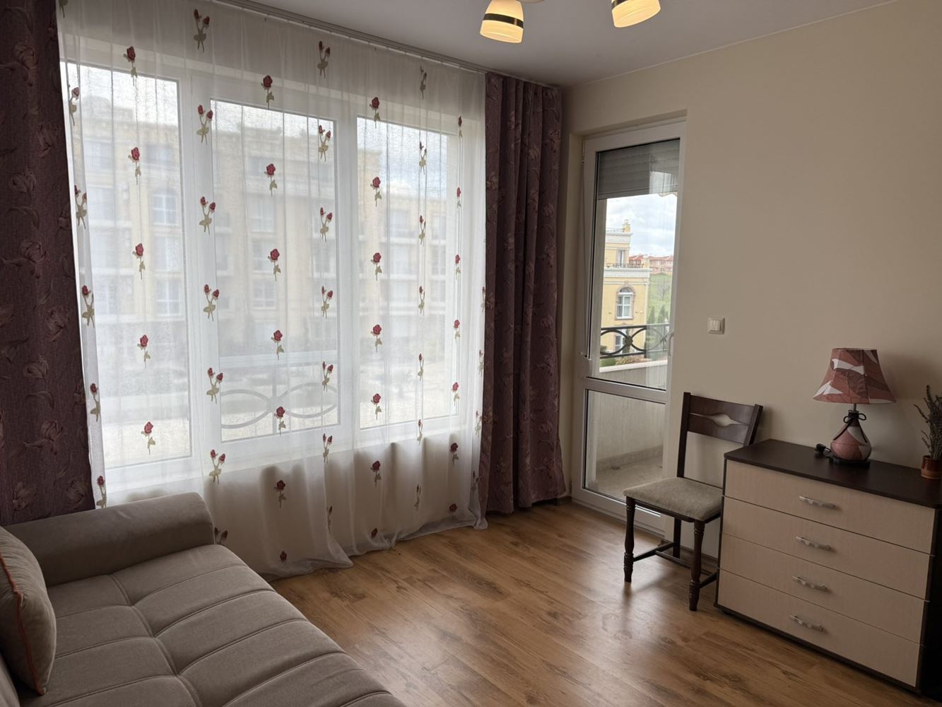 Stylowe mieszkanie z jedną sypialnią w nowoczesnym kompleksie w Rawdzie – doskonała inwestycja blisko morza