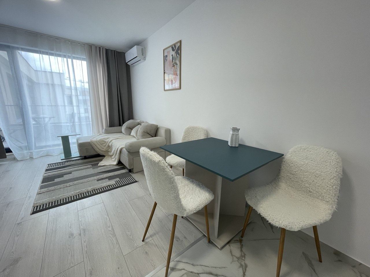 Przytulny i funkcjonalny apartament z jedną sypialnią w sercu Starego Miasta Pomorie