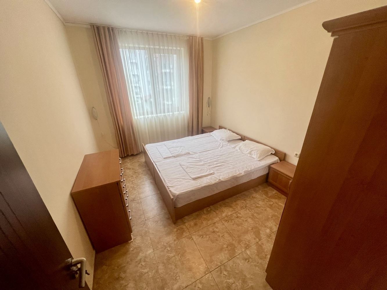 Przestronne trzypokojowe mieszkanie z widokiem na basen w prestiżowym kompleksie w Nesebyrze