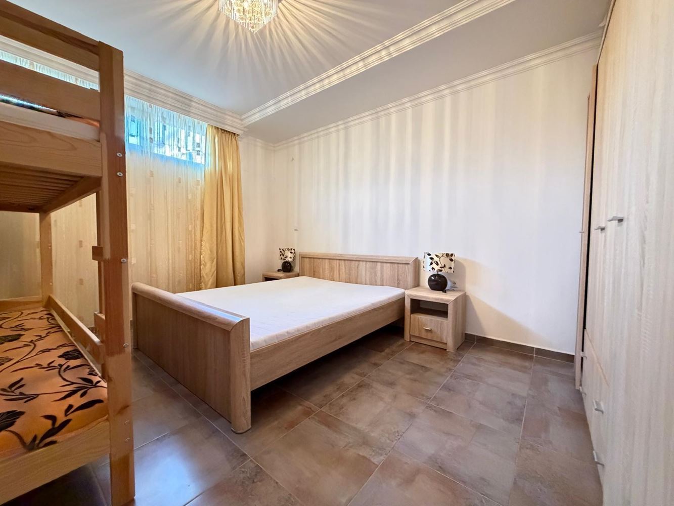 Komfortowe mieszkanie dwupokojowe z bezpośrednim dostępem do basenu – idealne do zamieszkania i inwestycji