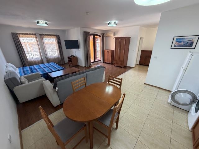 Dwupokojowy apartament na pierwszej linii z widokiem na morze w Aheloy