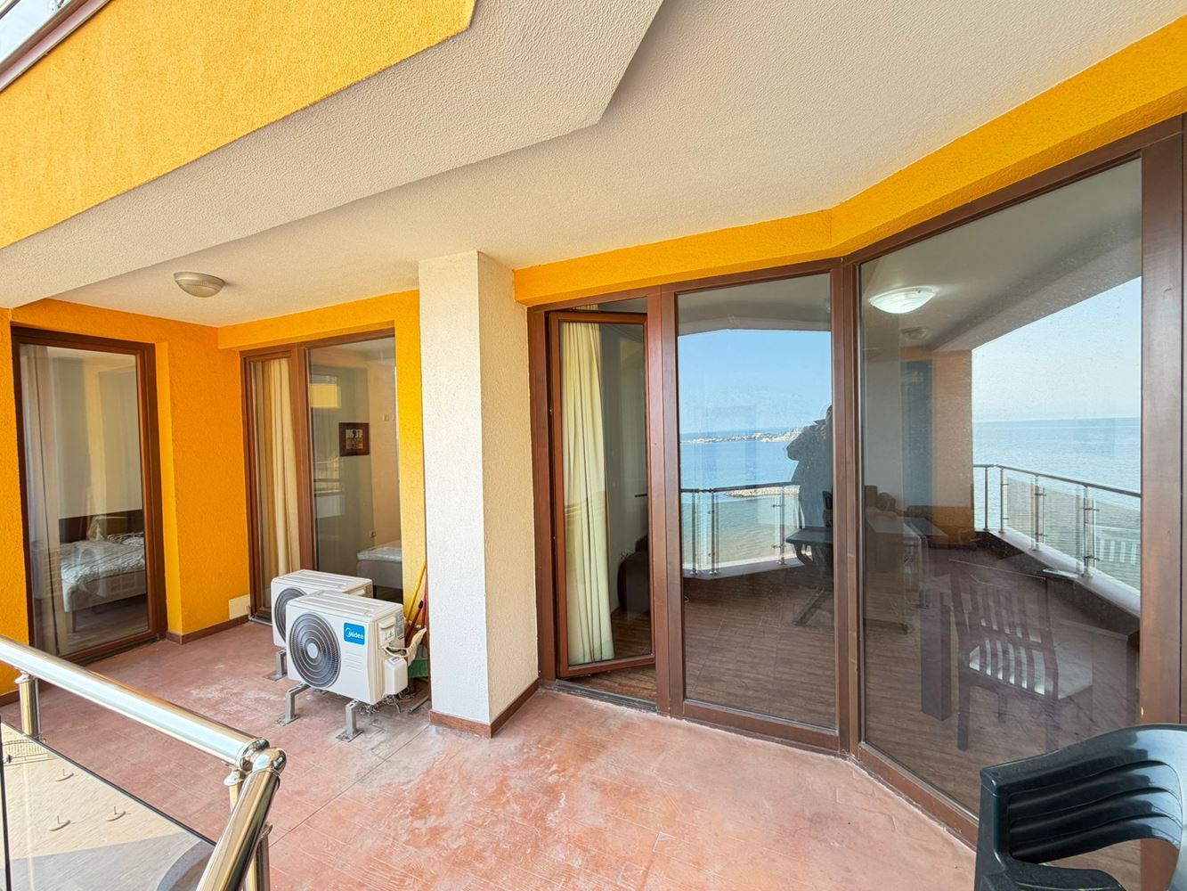 Apartament z dwiema sypialniami i bezpośrednim widokiem na morze, w pierwszej linii brzegowej w Nessebarze