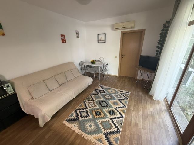 Komfort i spokój nad morzem – przestronny apartament z jedną sypialnią w Aheloy