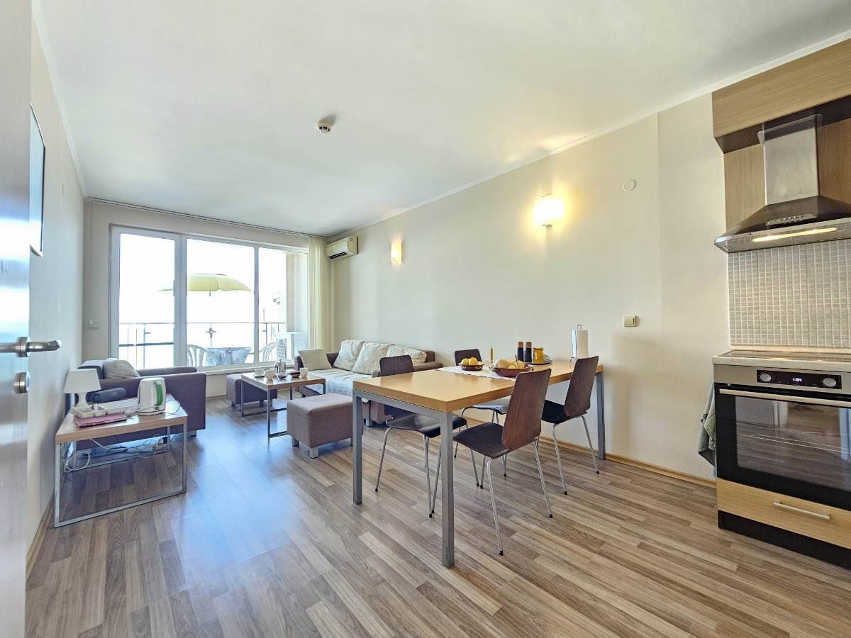 Luksusowy apartament z trzema sypialniami na pierwszej linii brzegowej w Obzorze – panoramiczny widok na morze i góry
