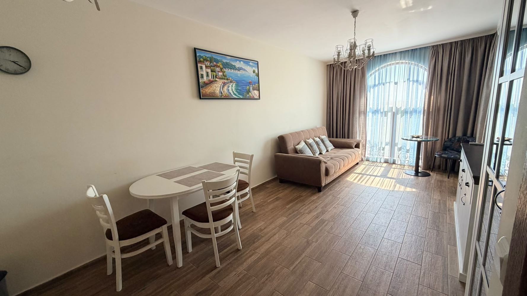 Dwupokojowy apartament z panoramicznym widokiem, o krok od morza w Rawdzie
