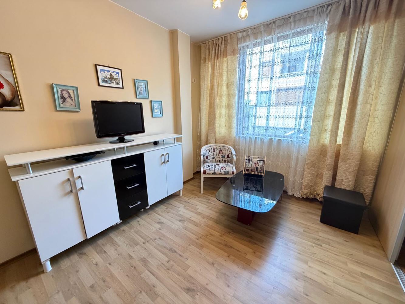 Przytulny apartament z jedną sypialnią w Sarafowie – prywatne wejście, bez opłaty za utrzymanie, idealny do całorocznego zamieszkania