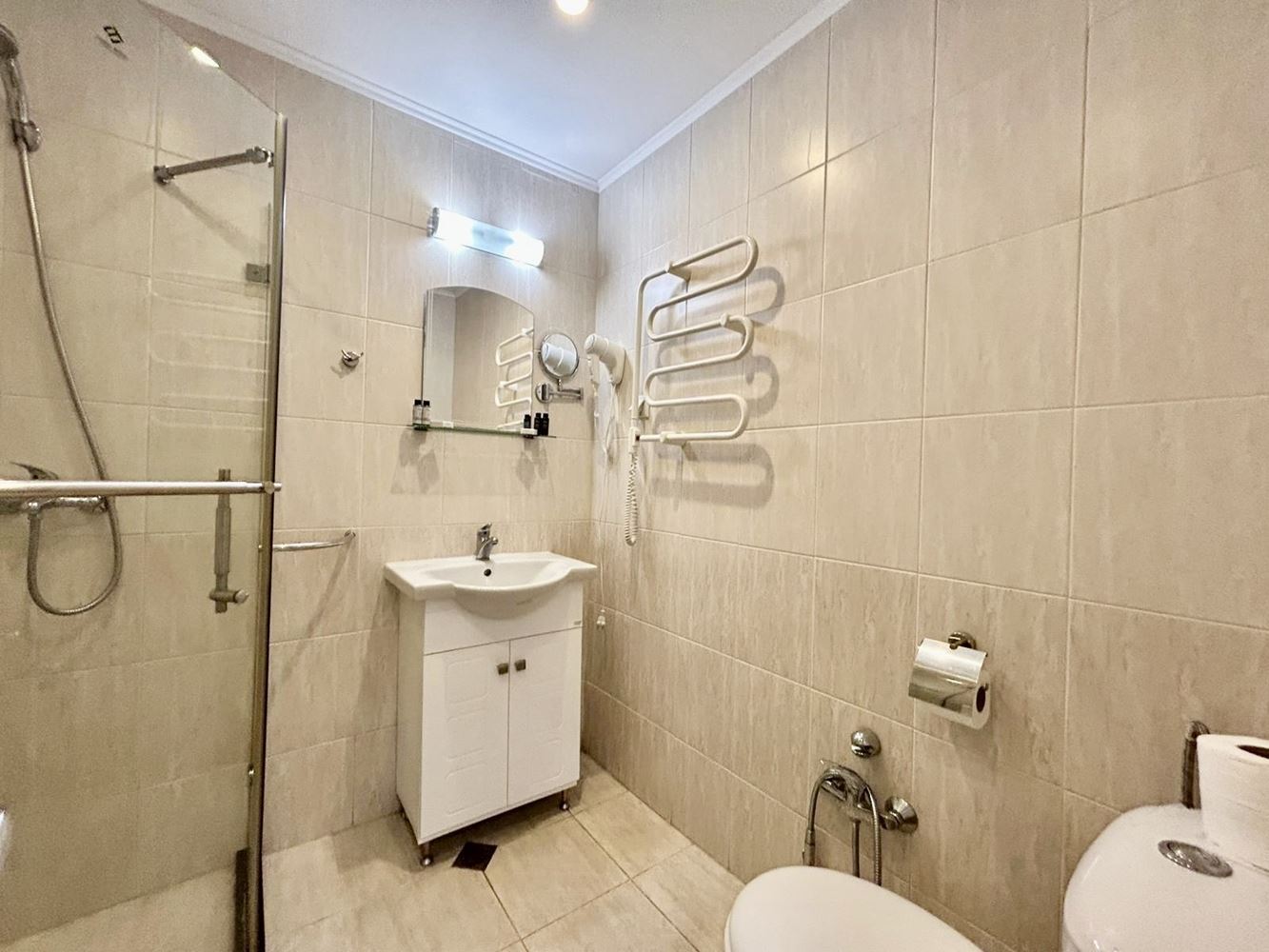 Apartament z jedną sypialnią i dwoma przestronnymi tarasami w Słonecznym Brzegu – w pełni umeblowany i gotowy do użytkowania