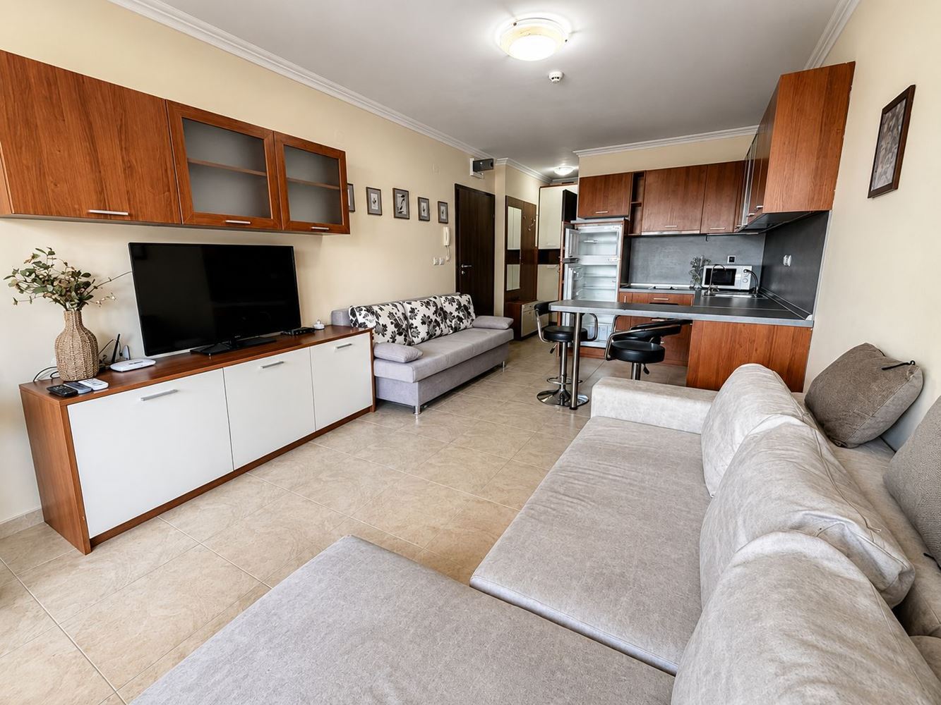 Przestronne studio 200 metrów od plaży w Świętym Własie – w pełni umeblowane i gotowe do użytkowania