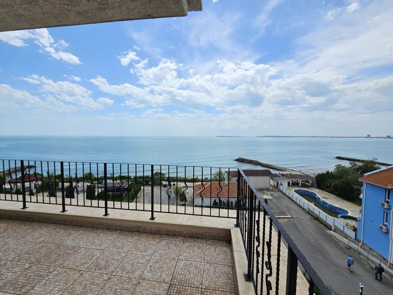 Święty Włas – apartament z trzema sypialniami z bezpośrednim panoramicznym widokiem na morze w kompleksie przy samej plaży