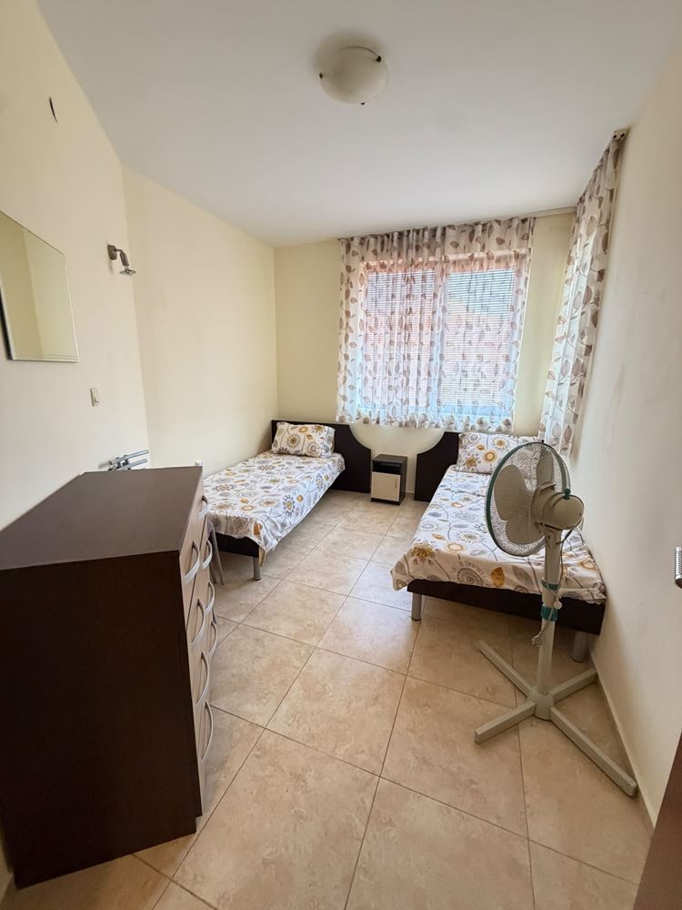 Gotowy do zamieszkania apartament z dwiema sypialniami w ładnym kompleksie w Nesebyrze