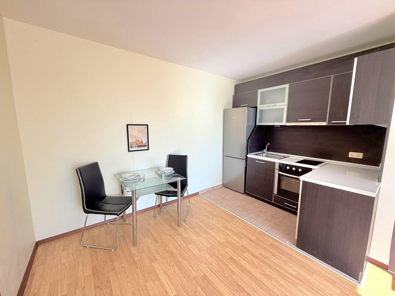 Jasny i ciepły apartament z jedną sypialnią w pobliżu Aquaparku w Słonecznym Brzegu – doskonała inwestycja na wynajem