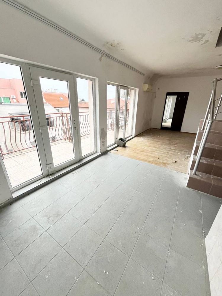 Przestronny apartament dwupoziomowy z dwiema sypialniami między Rawdą a Nessebarem – 200 metrów od plaży, bez opłaty za utrzymanie!  Writing