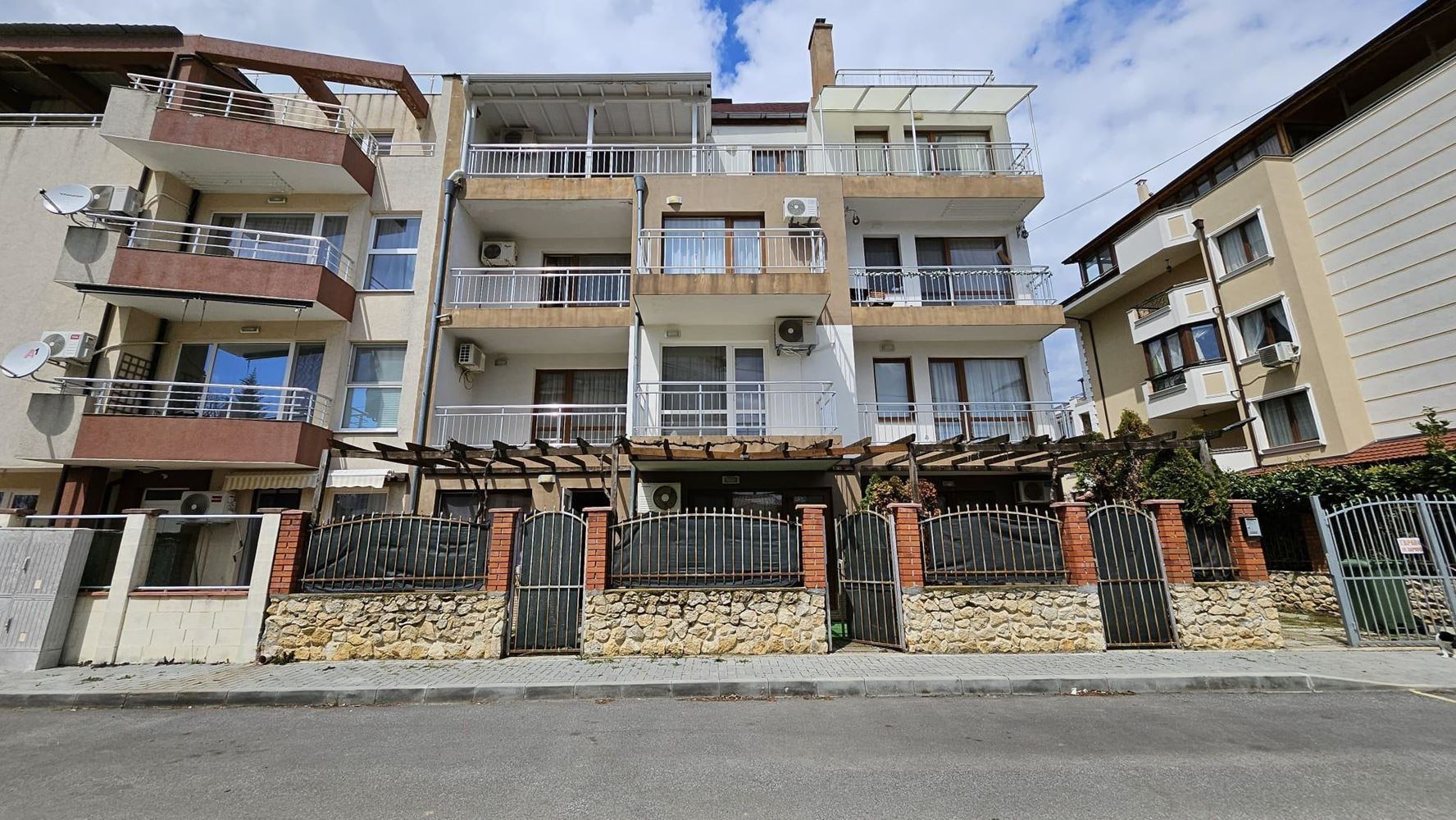  Umeblowane studio w Rawdzie bez opłaty eksploatacyjnej – tylko 200 metrów od morza