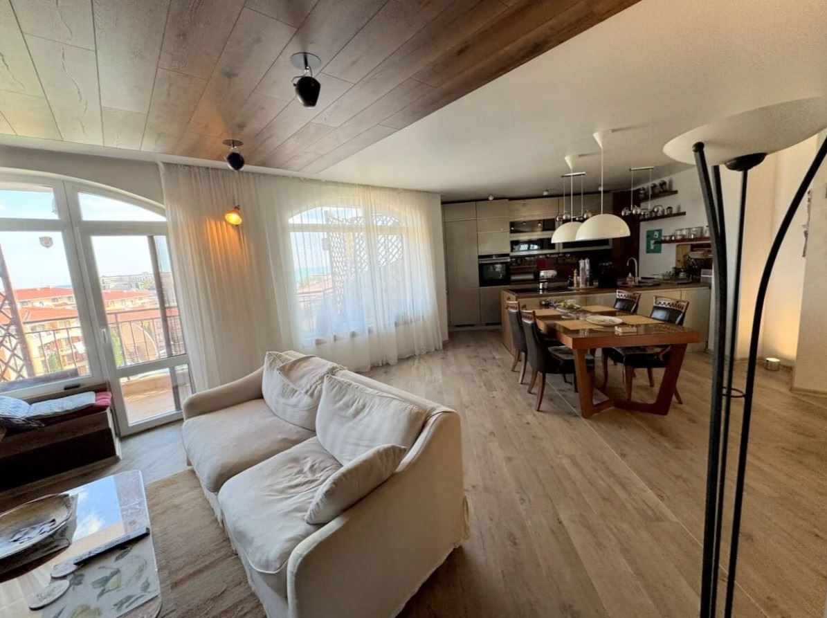 Apartament z dwoma sypialniami w prestiżowym kompleksie zamkniętym w Świętym Własie – pierwsza linia komfortu i natury