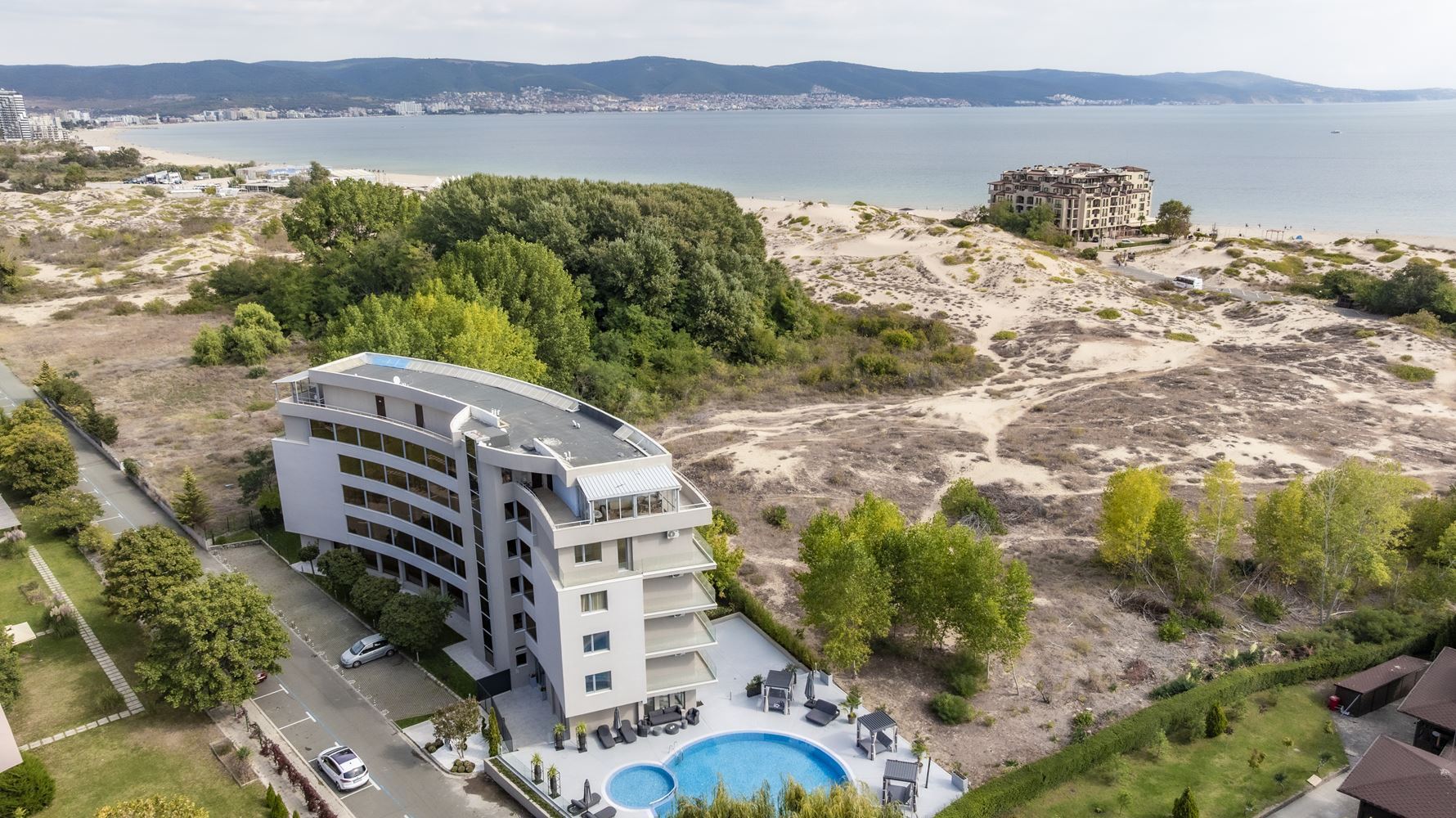 Pierwsza linia brzegowa w Słonecznym Brzegu – przestronny apartament z jedną sypialnią z widokiem na morze, góry i miasto