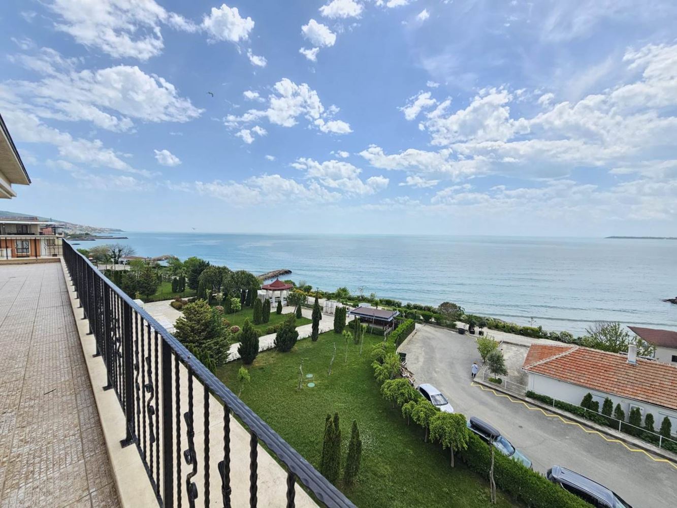 Święty Włas – apartament z trzema sypialniami z bezpośrednim panoramicznym widokiem na morze w kompleksie przy samej plaży
