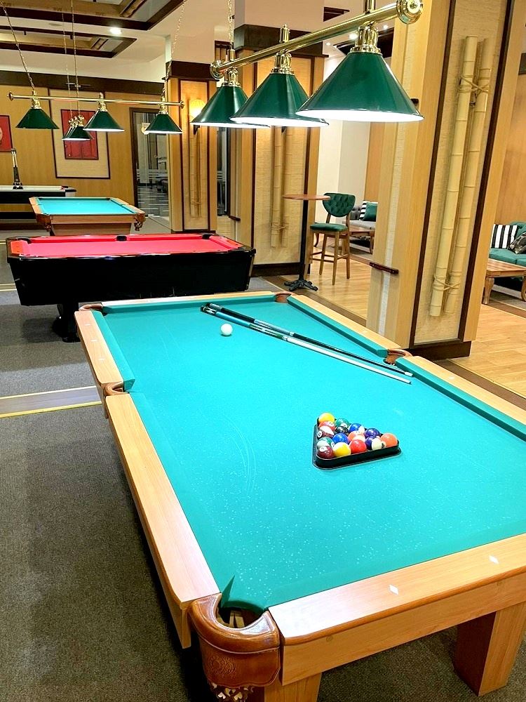 Mieszkanie dwupokojowe (z jedną sypialnią) w pierwszej linii morza w Ravda – luksus, natura i widok na basen