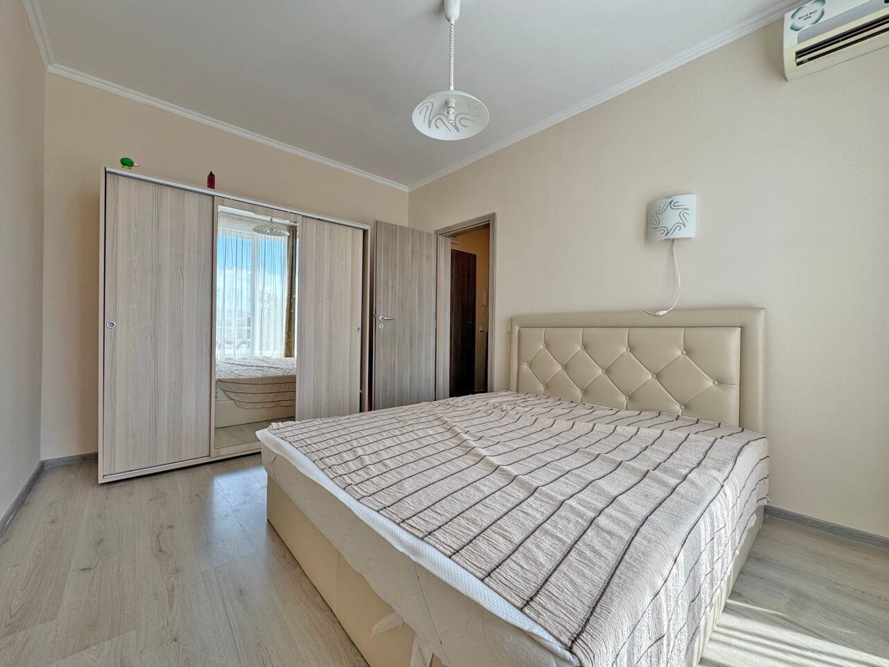 Apartament z dwiema sypialniami z widokiem na basen w nowoczesnym kompleksie w Słonecznym Brzegu