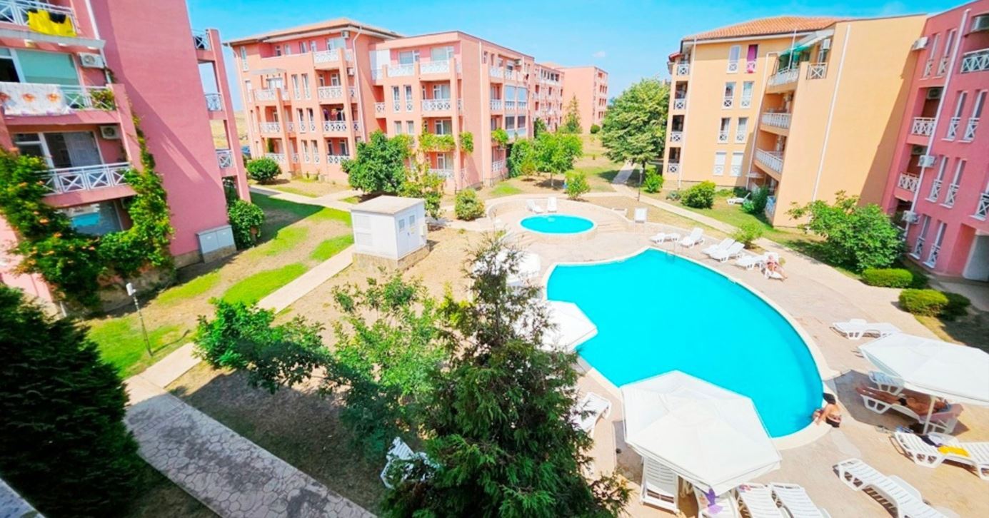 Ekskluzywnie umeblowana kawalerka w zamkniętym kompleksie z bogatą infrastrukturą i spokojną atmosferą